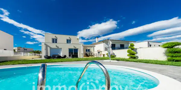 Référence 000616 : villa avec piscine